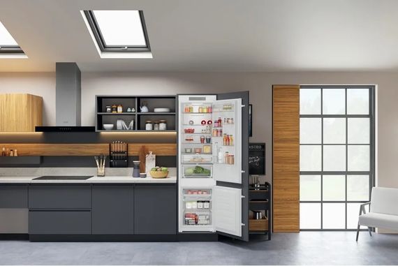 Холодильник Hotpoint вбудований з нижн. мороз. HAC20T321 | Зображення 2