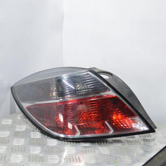 Ліхтар задній лівий Opel Astra H GTC 2004-2007 3-дверний хетчбек Фара стоп задня ліва Опель Астра Н 24451832