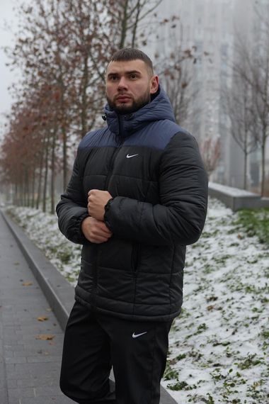 Комплект чоловічий Nike: куртка зимова "Frost" синьо-чорна + штани з тринитки утеплені чорні | Зображення 1