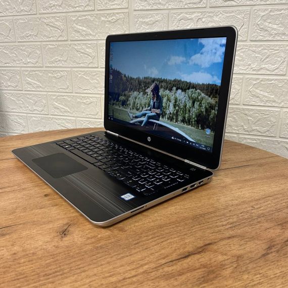 Ноутбук Б-клас HP Pavilion 15-au018wm / 15.6" (1366x768) TN Touch / Intel Core i7-6500U (2 (4) ядра по 2.5 - 3.1 GHz) / 12 GB DDR4 / 256 GB SSD / Intel HD Graphics 520 / WebCam б/в | Зображення 4