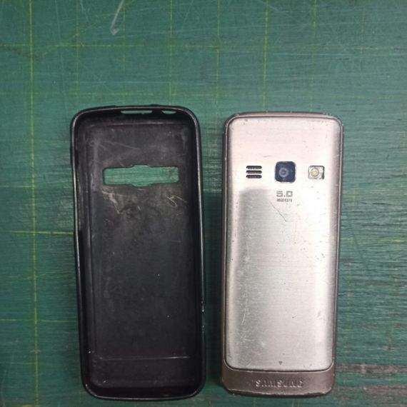 Кнопковий телефон Samsung S5611 gold бу