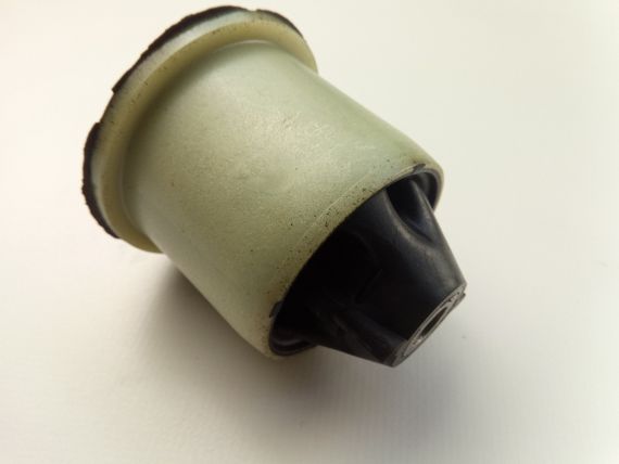 Сайлентблок задньої балки Logan/Duster/Sandero, RENAULT (6001549988)