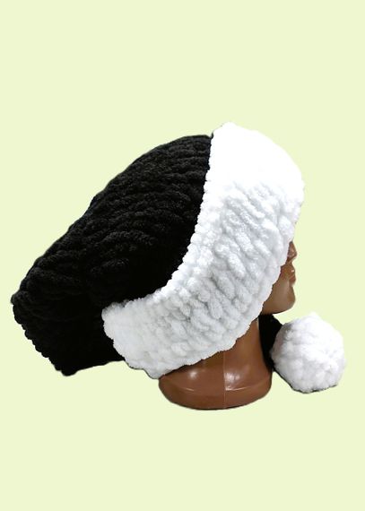 Чорна Новорічна шапка з пряжі Puffy (Alize 1060), Плюшевий ковпак Санти ручної роботи, Маскарадна шапочка | Зображення 1