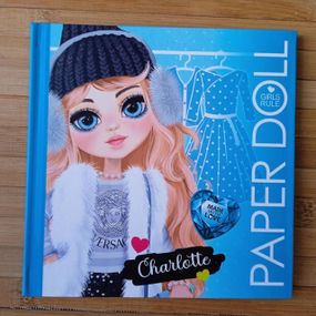 Розмальовка для скетчингу Paper Doll Одягни ляльку 140Х140 см, 24 аркуші, тверда обкладинка