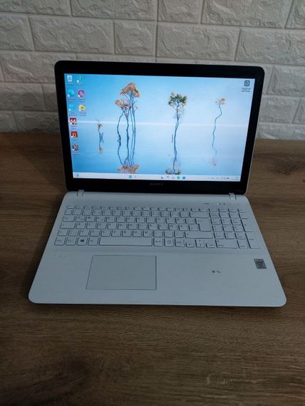 Ноутбук Б-клас Sony Vaio SVF15N2Z2EB / 15.6" (1920x1080) TN / Intel Core i5-4200U (2 (4) ядра по 1.6 - 2.6 GHz) / 8 GB DDR3 / 250 GB SSD / nVidia GeForce GT 740M, 2 GB GDDR3, 64-bit / WebCam / DVD-ROM б/в | Зображення 1