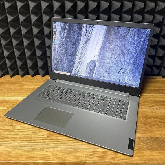 Ноутбук Б-клас Lenovo Ideapad 3 17ADA05 / 17.3" (1600x900) TN / AMD Ryzen 5 3500U (4 (8) ядра по 2.1 - 3.7 GHz) / 8 GB DDR4 / 256 GB SSD / AMD Radeon Vega 8 Graphics / WebCam б/в | Зображення 3
