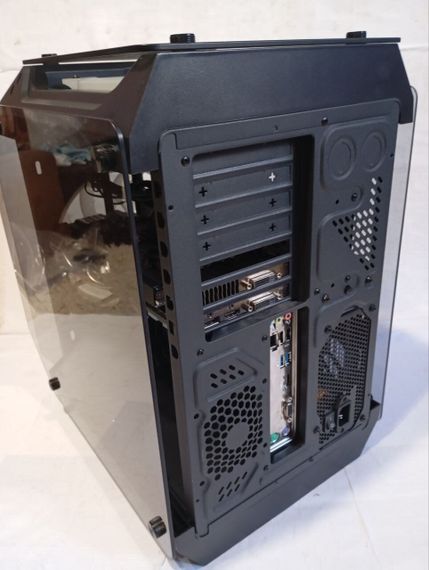 Ігровий ПК Vinga Limpid Tower / Intel Core i5-6500 (4 ядра по 3.2 - 3.6 GHz) / 16 GB DDR4 / 256 GB SSD + 2000 GB HDD / nVidia GeForce GTX 660 Ti, 2 GB GDDR5, 192-bit / 700W б/в | Зображення 3