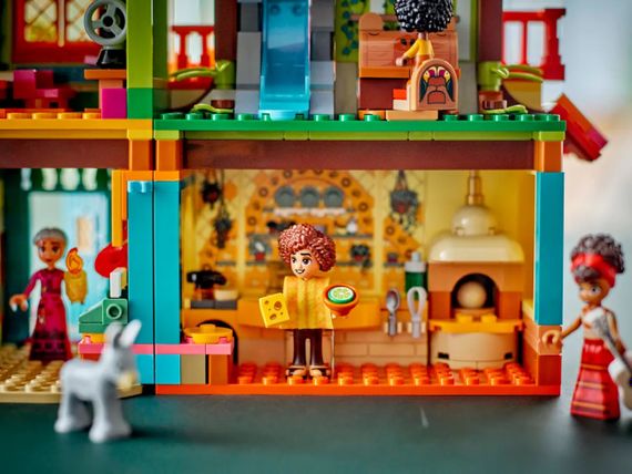 Конструктор LEGO Disney Чарівний будинок Мадригал 43245- | Зображення 7