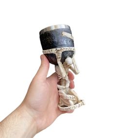 Бокал для вина 3D Скелет на Колене