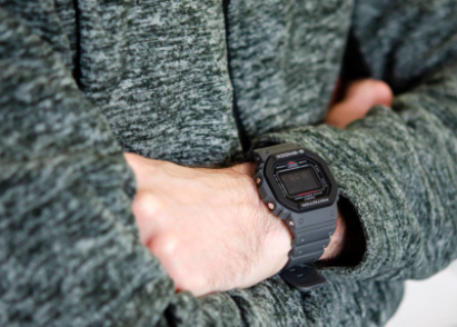 Електронні чоловічі наручні годинники Casio оригінал Японія G-Shock DW-5610SU-8ER з полімерним ремінцем | Зображення 2