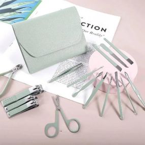 Маникюрный набор 16 предметов в чехле  038 Зеленый