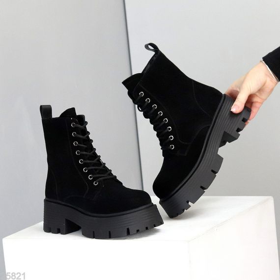 Молодіжні чорні замшеві зимові черевики берці на масивній підошві 38