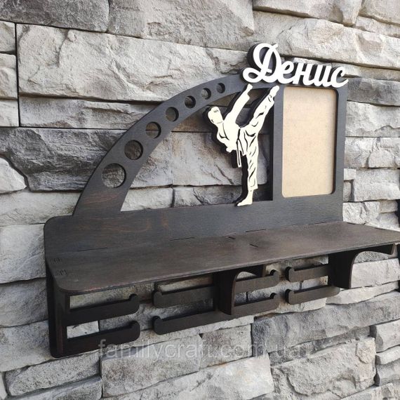 Медальниця з фоторамкою і полицею для кубків  Дерев'яний тримач для медалей Органайзер для нагород карате | Зображення 3