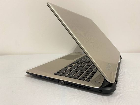 Ноутбук Б-класс Toshiba Satellite L50-B-1DR / 15.6" (1366x768) TN / Intel Core i5-4200U (2 (4) ядра по 1.6 - 2.6 GHz) / 8 GB DDR3 / 128 GB SSD / AMD Radeon R5 M230, 2 GB DDR3, 64-bit / WebCam б/у | Зображення 4