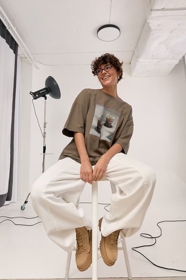 Оверсайз футболка з принтом "Coffee Cups" - хакі цвет, ONE SIZE (є розміри) | Зображення 2