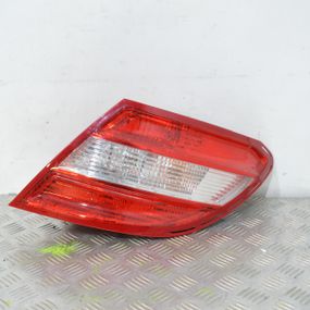 Ліхтар задній правий Mercedes C-Class W204 2007-2011 седан дорестайл Фара стоп задня права Мерседес в204 2048200264