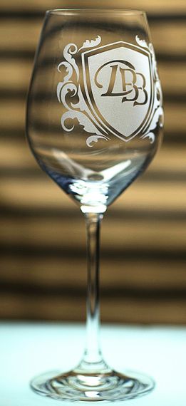 Винный бокал с гравировкой 480 мл монограммы ДВВ подарок фужер для вина именной | Зображення 1