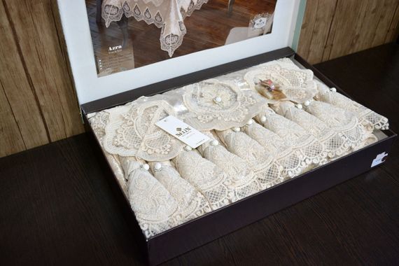 Велюровая скатерть с ранером Selin Azra Set 160×350+12 салфеток Бежевая | Зображення 1