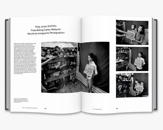 Книга для фотографов про искусство фотографии Magnum Manifesto. Clément Chéroux книги про историю фотографии | Зображення 3