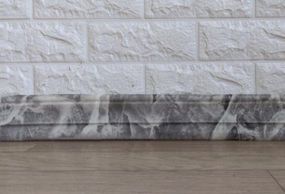 Плінтус настінний самоклеєний 2350*80 мм гнучкий багет чорний мармур