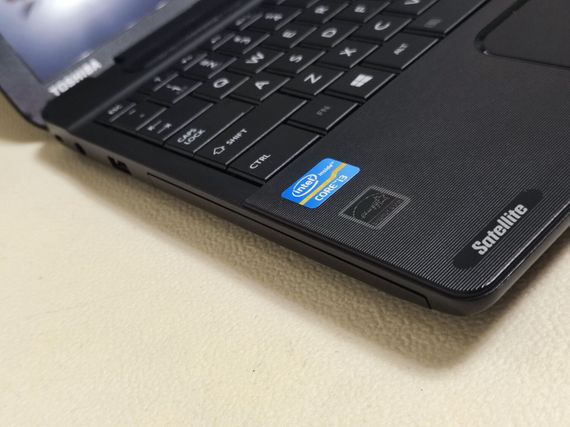 Ноутбук Toshiba Satellite C55 / 15.6" (1366x768) TN / Intel Core i3-3110M (2 (4) ядра по 2.4 GHz) / 8 GB DDR3 / 128 GB SSD / Intel HD Graphics 4000 / WebCam / DVD-ROM б/в | Зображення 2