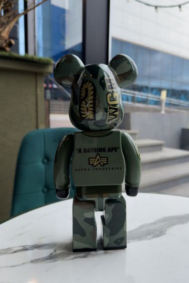 Статуєтка Bearbrick Shark Camo Military Style  дизайнерська статуетка ведмідь Беарбрік 28 см bs005 хакі | Зображення 4