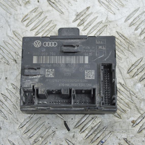 Блок керування дверей передньої правої Audi A1 8X 2010-2020 Модуль дверей передній правий Ауді 8X0959793F