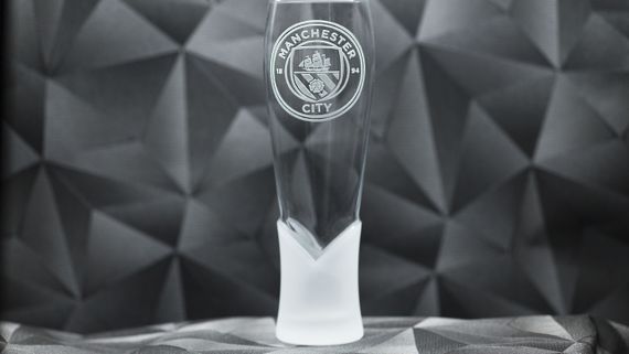 Подарунковий келих для пива соку води 440 мл з гравіюванням лого футбольного клубу ФК Манчестер Сіті | Зображення 3