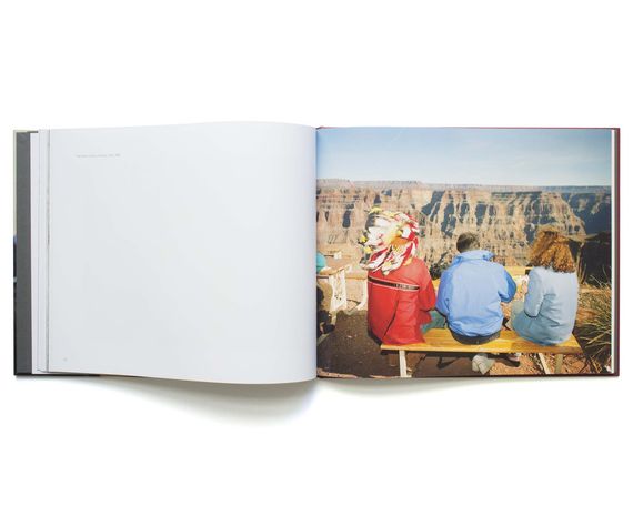 Книга лучшие фотографы мира работы Мартина Парра Martin Parr "Small World" подарочные книги для фотографов | Зображення 7