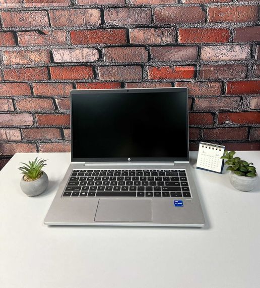 Ультрабук HP ProBook 440 G8 / 14" (1920x1080) IPS / Intel Core i5-1135G7 (4 (8) ядра по 4.2 GHz) / 8 GB DDR4 / 256 GB SSD / Intel Iris Xe Graphics / WebCam б/у | Зображення 1