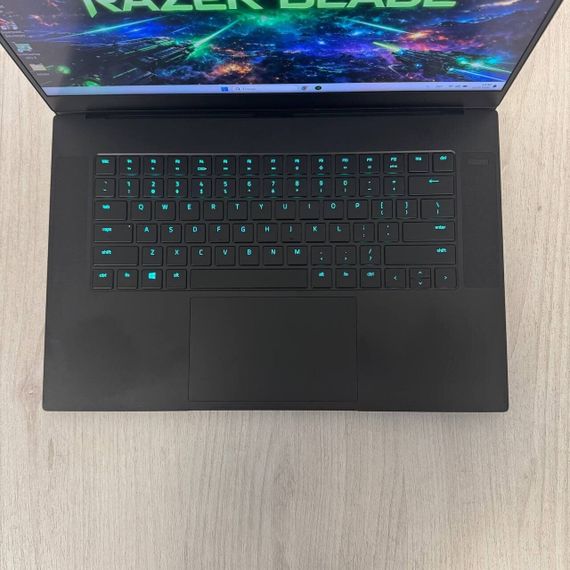 Ігровий ноутбук Razer Blade 15 RZ09-0409 / 15,6" (1920x1080) IPS / Intel Core i7-11800H (8 (16) ядер по 2,3 - 4,6 ГГц) / 16 ГБ DDR4 / 512 ГБ SSD NVMe / nVidia GeForce RTX 3080, 8 ГБ GDDR6, 256-біт / Веб-камера б/в | Зображення 3
