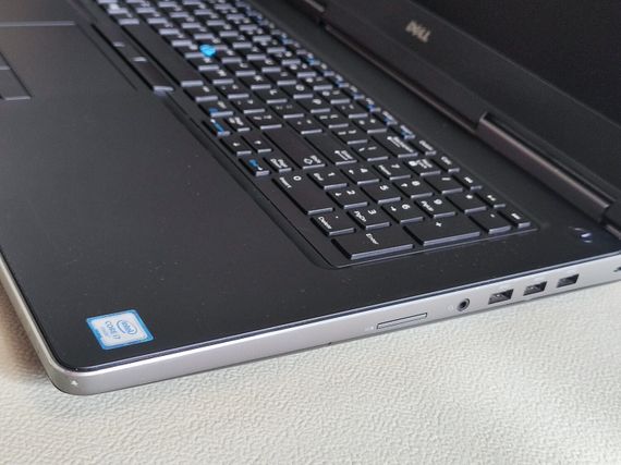 Мобильная рабочая станция Dell Precision 7710 / 17.3" (1920x1080) IPS / Intel Core i7-6920HQ (4 (8) ядра по 2.9 - 3.8 GHz) / 16 GB DDR4 / 256 GB SSD / nVidia Quadro M5000M, 8 GB GDDR5, 256-bit / WebCam б/у | Зображення 3