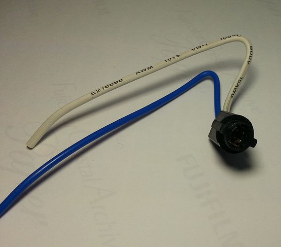 Роз'єм (сокет) "мама" універсальний з дротами  для ламп T5 SOCKETS
