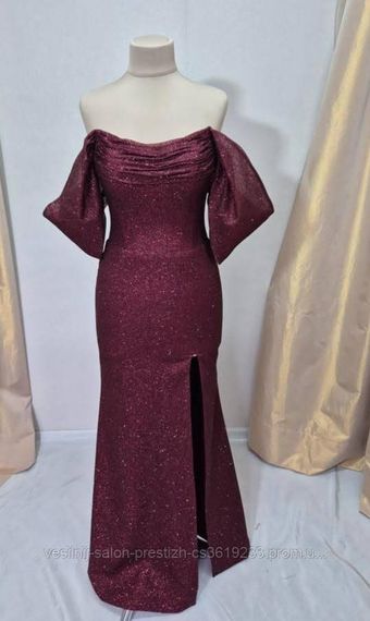 Бордова випускна (вечірня сукня)