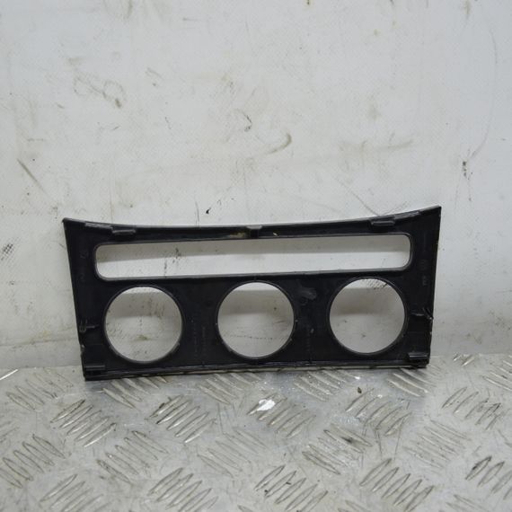 Накладка декоративна на торпедо Volkswagen Passat B6 2005-2010 Рамка кондиціонера Фольксваген 3C0863100E | Зображення 3