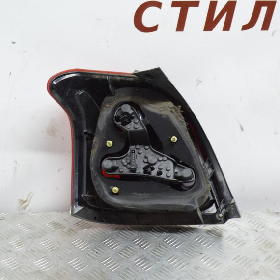 Ліхтар задній правий Toyota Avensis T25 2003-2006 лифтбек Фара стоп задня права Тойота Авенсіс 89028783 | Зображення 1