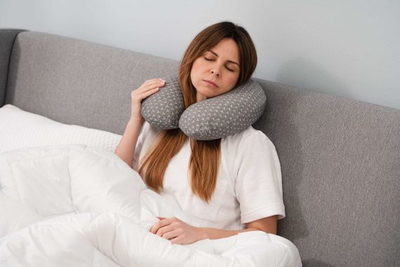 Подушка ортопедична Ardesto Sleepwell Travel 34х29х10 см сіра | Зображення 2