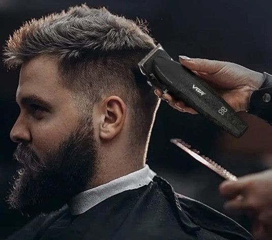 Акумуляторна машинка для стрижки VGR V-600 Black з 6 насадками, регулятором висоти зрізу та LED-дисплеєм (45689-V-600 BLACK_587) | Зображення 4