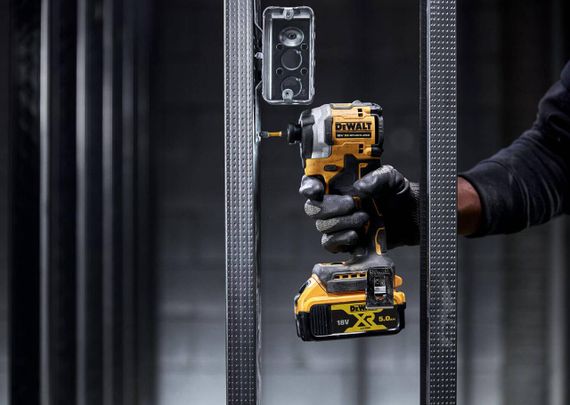 Шуруповерт ударный аккумуляторный бесщёточный 206Нм DeWALT DCF850P2T | Зображення 7