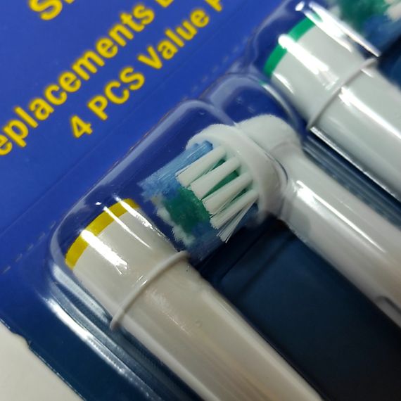 Насадки для зубної щітки Oral-B SB-17A  4 шт (2447314805) | Зображення 4