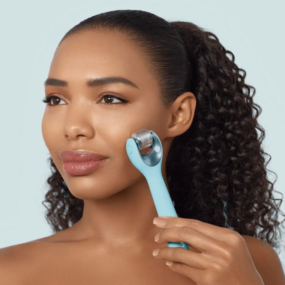 Електронний ролер для обличчя з мікроголками GESKE MicroNeedle Face Roller 9в1 gray, Бірюзовий | Зображення 3