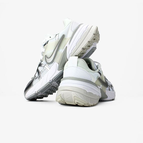 Демісезонні кросівки Nike колір срібний/металік | Зображення 3