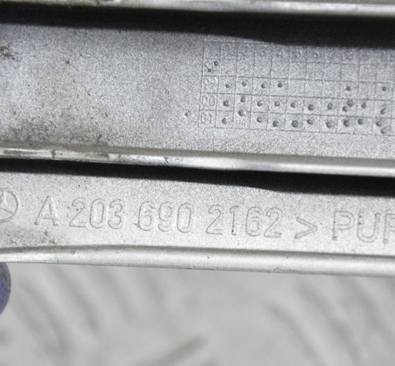 Накладка передніх лівих дверей Mercedes C-Class W203 2001-2007 Молдинг дверей передній лівий Мерседес A2036902162 | Зображення 4