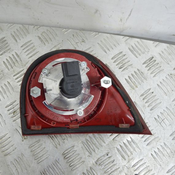 Ліхтар верхній задній лівий Volkswagen Golf V 2003-2009 Ліхтар внутрішній кришки багажника Фольксваген 1K6945107C | Зображення 1