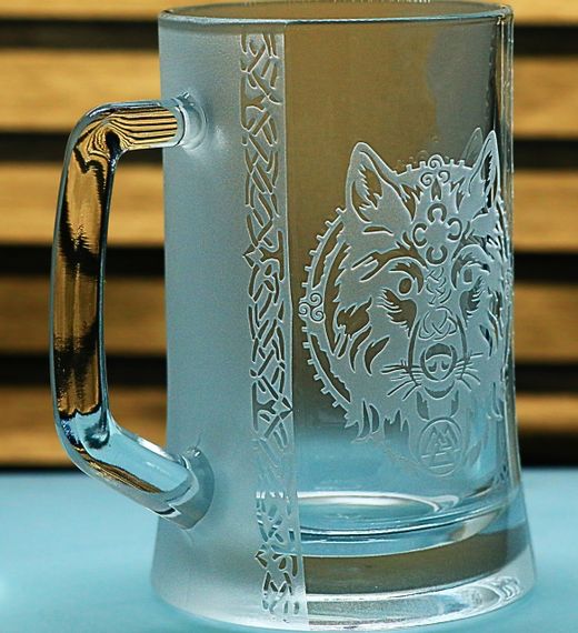 Пивной бокал 670 мл Руни Волк с гравировкой, подарок для фаната скандинавского стиля | Зображення 1