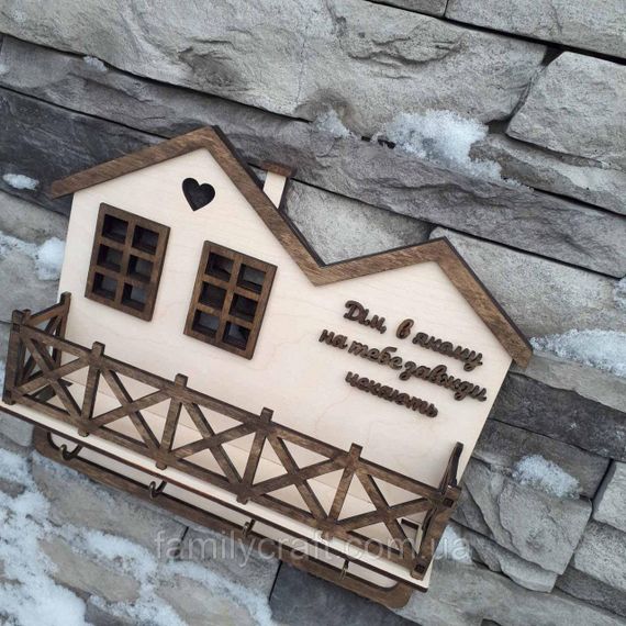 Ключница настенная деревянная с полочкой и персонализацией Family Craft венге, именной органайзер для ключей | Зображення 3