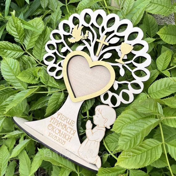 Дерев’яна іменна фоторамка у вигляді дерева на Перше Причастя пам’ятний сувенір для дитини | Зображення 4