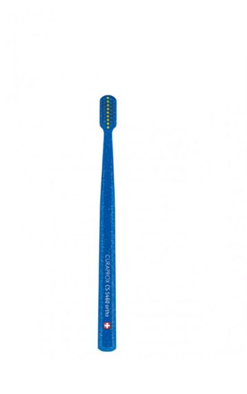 Набір для брекетів Curaprox Ortho Kit: щітка 5460 Ortho, щітка 1009 Ortho, набір йоршиків, орто-віск | Зображення 2
