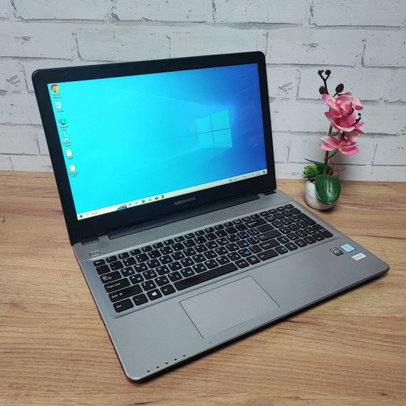 Ноутбук Б-класс Medion Akoya E6424 / 15.6" (1920x1080) TN / Intel Core i5-6267U (2 (4) ядра по 2.9 - 3.3 GHz) / 12 GB DDR3 / 128 GB SSD + 1000 GB HDD / Intel Iris Graphics 550 / WebCam б/у | Зображення 2