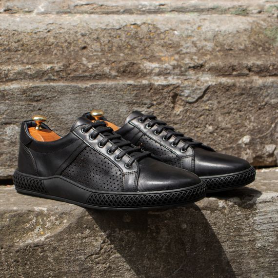 Чорні чоловічі кеди з перфорацією 40 розмір